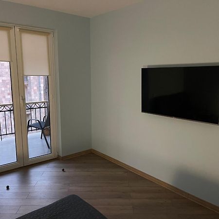 Appartamento Yerevan Downtown Luxe Esterno foto