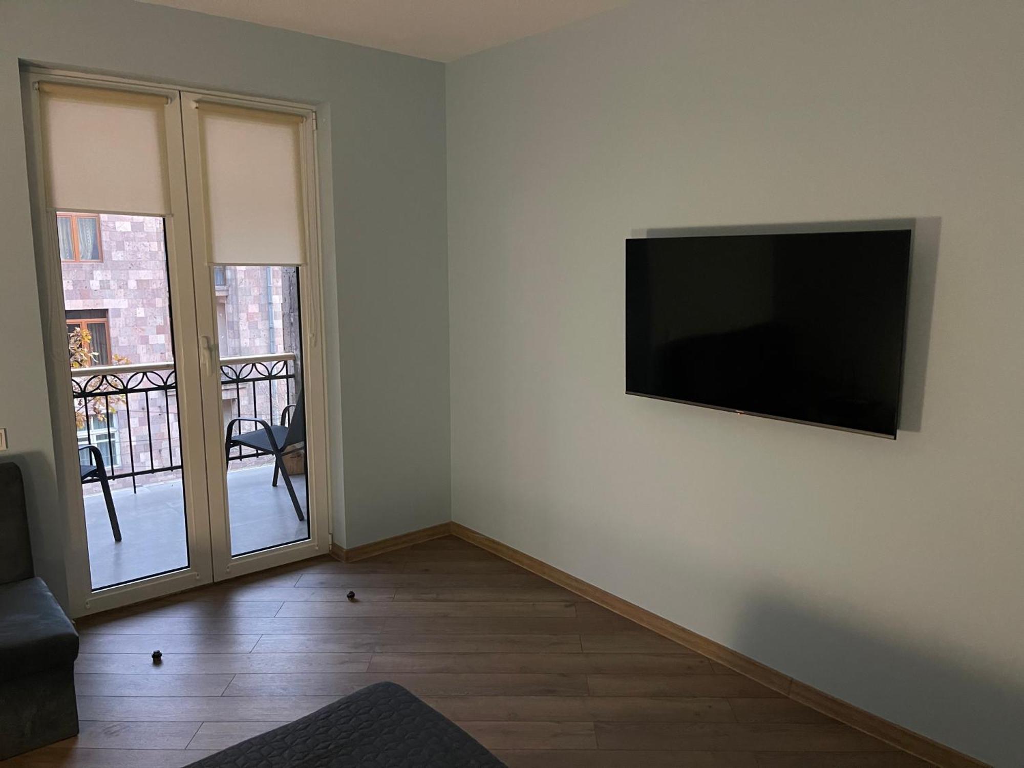 Appartamento Yerevan Downtown Luxe Esterno foto