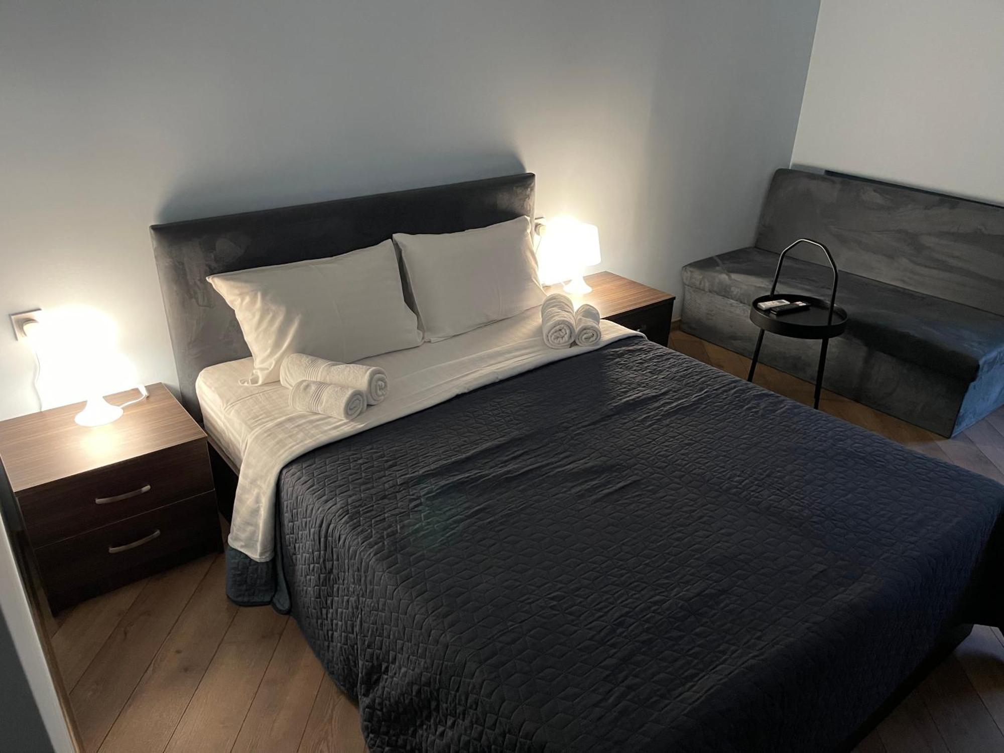 Appartamento Yerevan Downtown Luxe Esterno foto