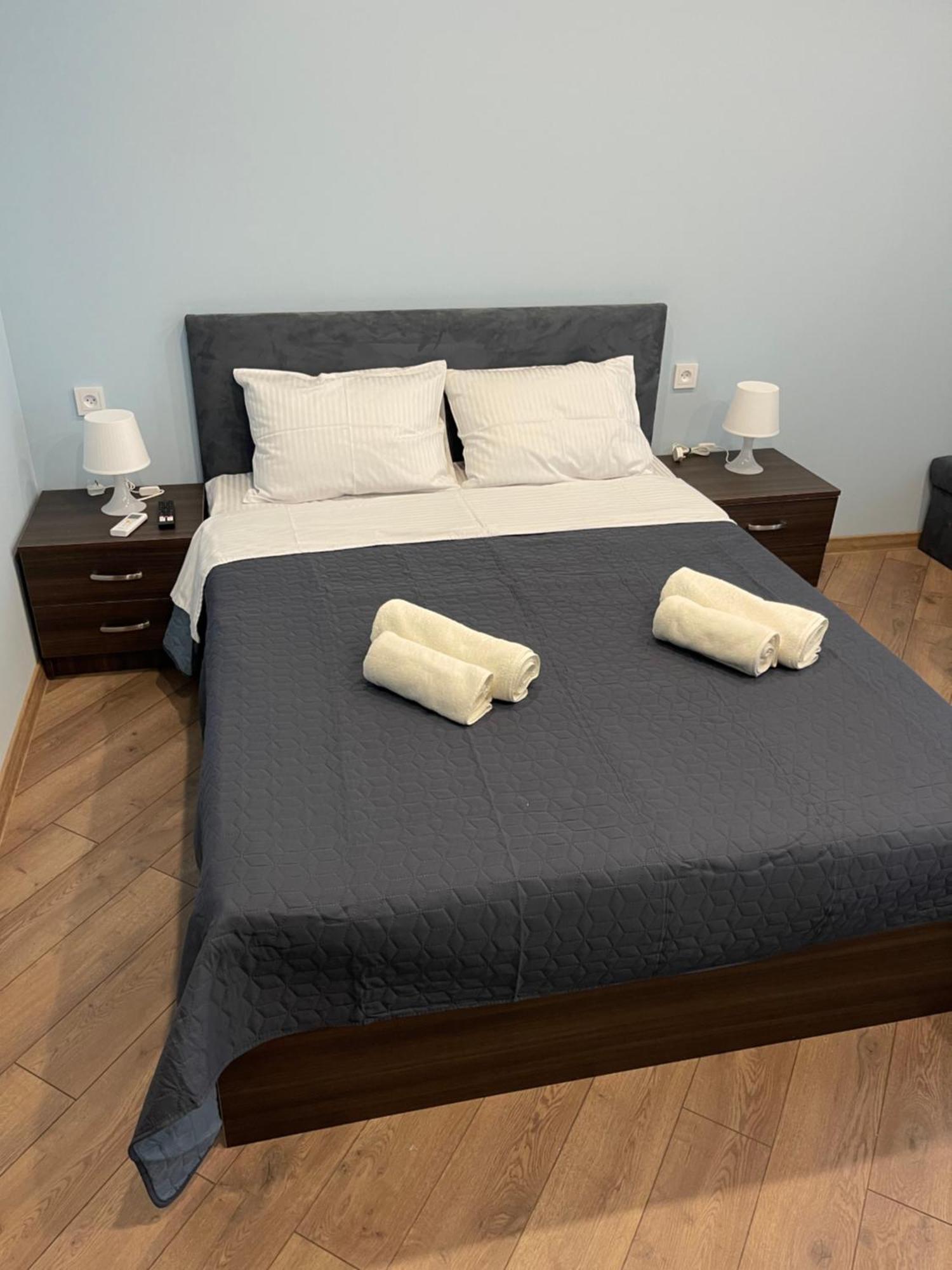 Appartamento Yerevan Downtown Luxe Esterno foto