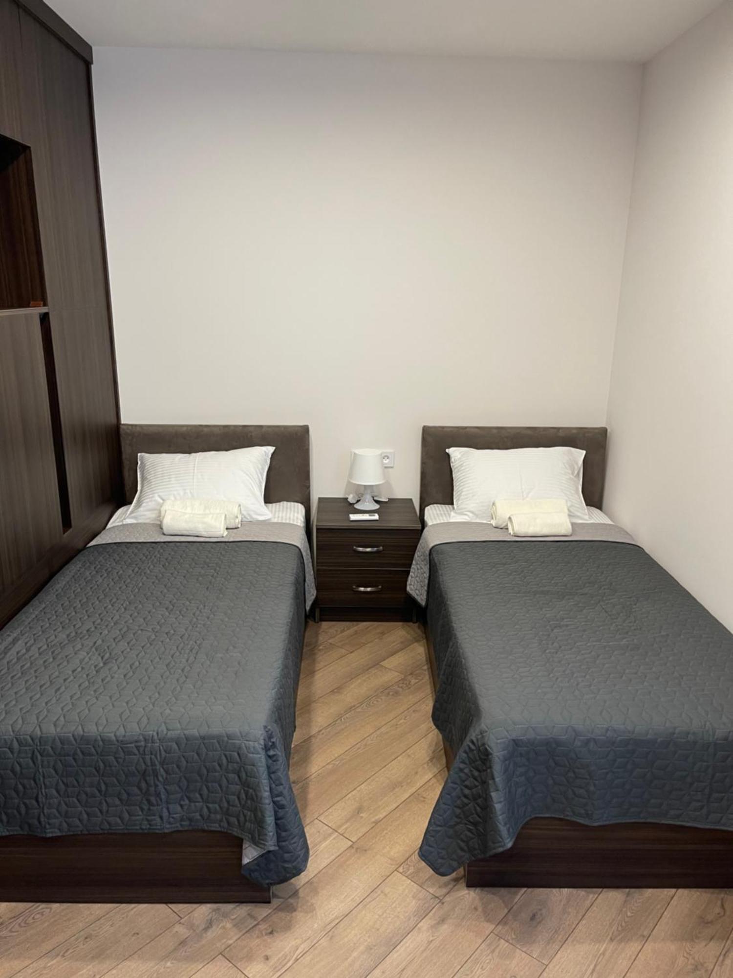 Appartamento Yerevan Downtown Luxe Esterno foto