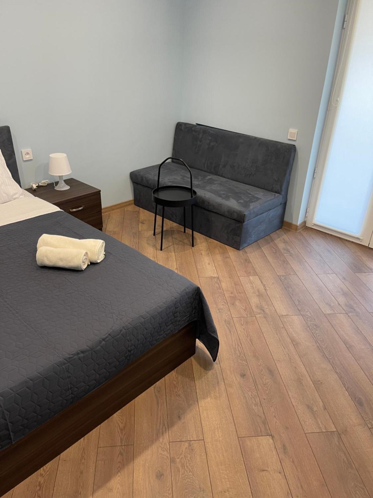Appartamento Yerevan Downtown Luxe Esterno foto