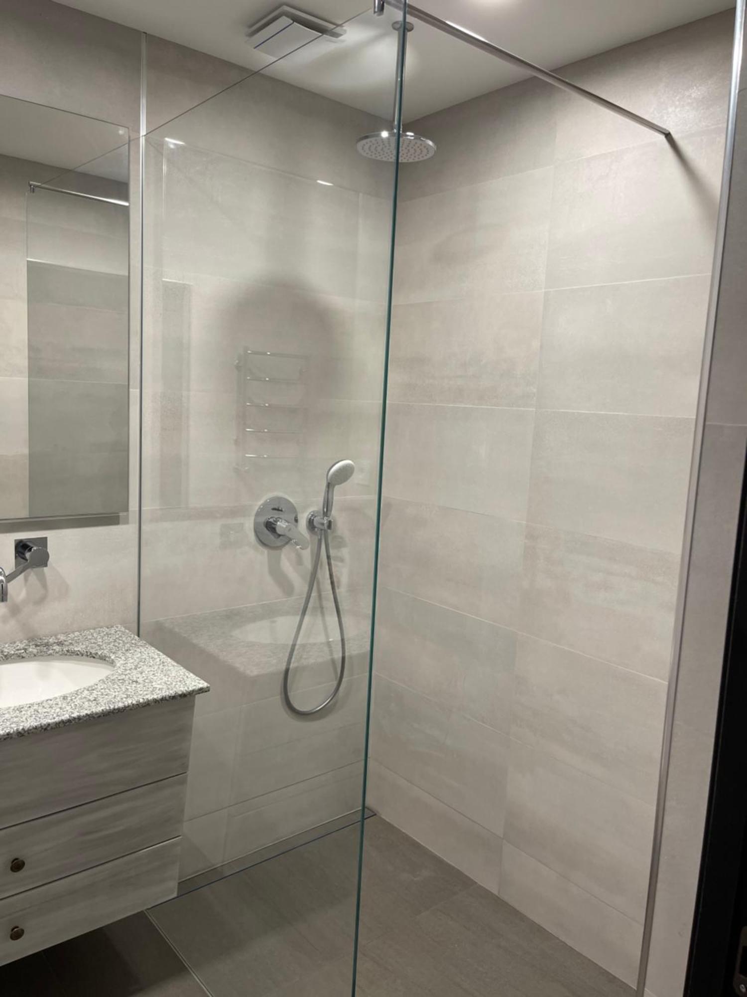 Appartamento Yerevan Downtown Luxe Esterno foto