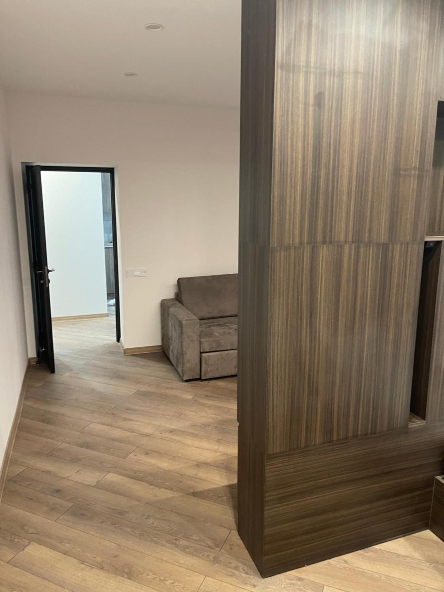 Appartamento Yerevan Downtown Luxe Esterno foto