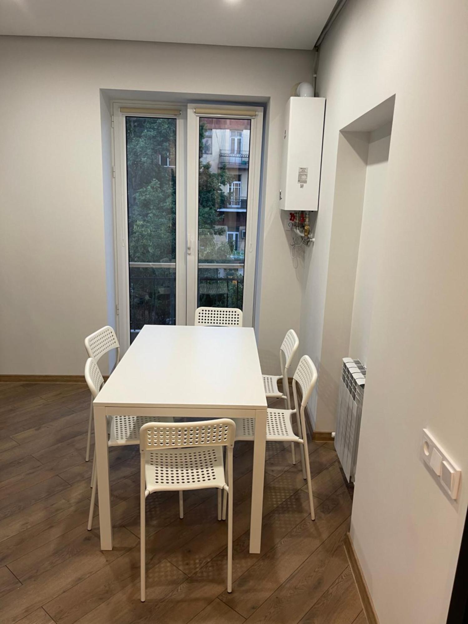 Appartamento Yerevan Downtown Luxe Esterno foto
