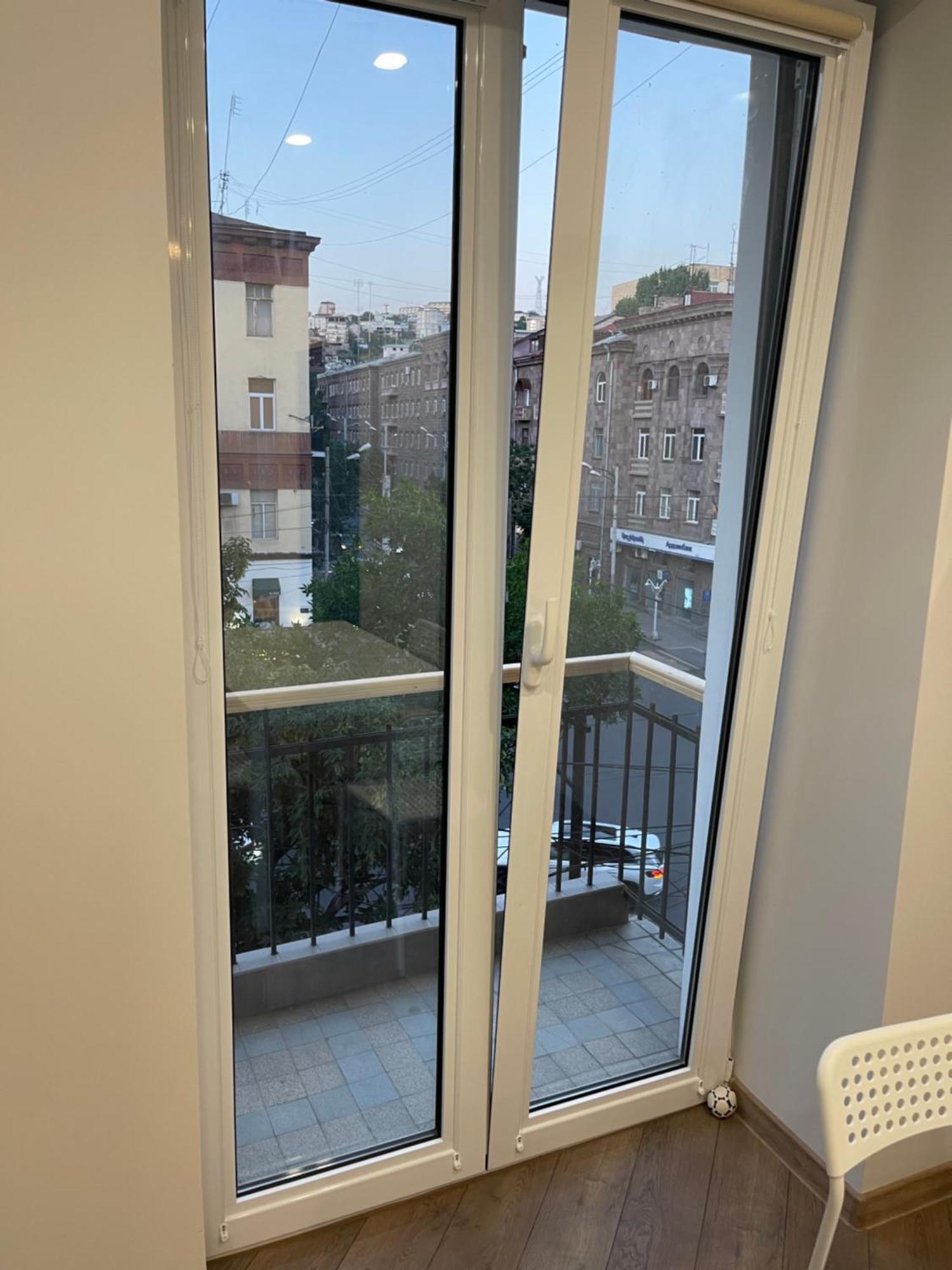 Appartamento Yerevan Downtown Luxe Esterno foto